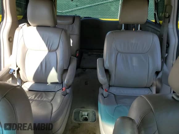 2010 Toyota Sienna XLE с VIN 5TDYK4CCXAS303876, выставлен на аукционе Copart как лот 81272115 с пробегом 170 141 миль миль и Списание • Salvage title. История ставок и продаж доступна на DreamBid. Изображение 10.