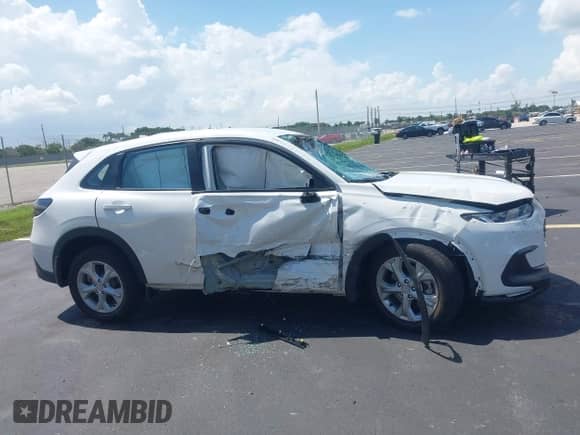 2025 Honda HR-V LX с VIN 3CZRZ1H35SM703783, выставлен на аукционе IAAI как лот 42860201 с пробегом Не указан миль и . История ставок и продаж доступна на DreamBid. Изображение 13.