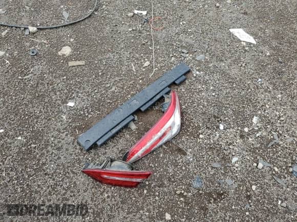 2019 Toyota Camry Hybrid LE with VIN 4T1B31HK9KU513198, listed as a Copart auction lot 64191885 with 59,693 mi miles and Salvage title. Bid and sale history available at DreamBid. Image 12.