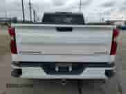 2021 Chevrolet Silverado 1500 Custom z VIN 1GCRWBEH5MZ149652, wystawiony jako Copart lot #84410025 z przebiegiem Nie podano mil oraz Szkoda całkowita • Salvage title. Historia ofert i sprzedaży dostępna na DreamBid. Obrazek 6.