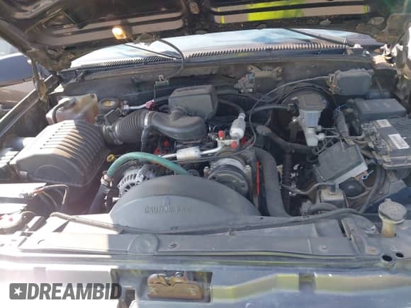 1998 Chevrolet Silverado 1500 z VIN 2GCEC19R7W1103854, wystawiony jako IAAI lot #43234033 z przebiegiem 276 944 mil mil oraz . Historia ofert i sprzedaży dostępna na DreamBid. Obrazek 10.