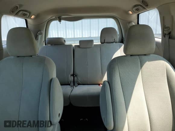 2013 Toyota Sienna L с VIN 5TDZK3DC7DS318742, выставлен на аукционе Copart как лот 66657145 с пробегом 230 411 миль миль и Списание • Salvage title. История ставок и продаж доступна на DreamBid. Изображение 10.