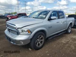 2015 Ram 1500 Laramie z VIN 1C6RR7NT7FS527921, wystawiony jako Copart lot #69465695 z przebiegiem 315 987 mil mil oraz Szkoda całkowita • Salvage title. Historia ofert i sprzedaży dostępna na DreamBid. Obrazek 1.