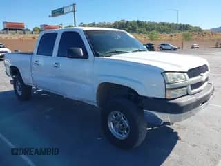2003 Chevrolet Silverado 2500HD LS z VIN 1GCHC23U53F161255, wystawiony jako IAAI lot #43117685 z przebiegiem 151 472 mil mil oraz . Historia ofert i sprzedaży dostępna na DreamBid. Obrazek 1.
