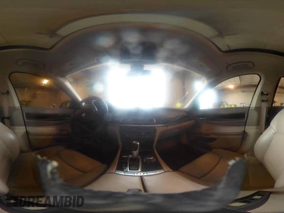 2013 BMW 7 Series 750i xDrive z VIN WBAYB6C56DC997904, wystawiony jako IAAI lot #42529968 z przebiegiem Nie podano mil oraz . Historia ofert i sprzedaży dostępna na DreamBid. Obrazek 17.
