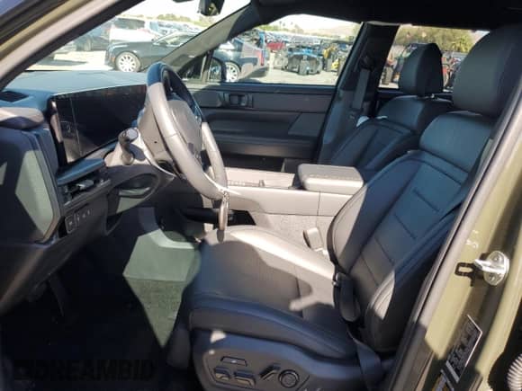 2025 Hyundai Santa Fe Calligraphy z VIN 5NMP54G16SH018057, wystawiony jako Copart lot #56255465 z przebiegiem 10 163 mil mil oraz Szkoda całkowita • Salvage title. Historia ofert i sprzedaży dostępna na DreamBid. Obrazek 7.