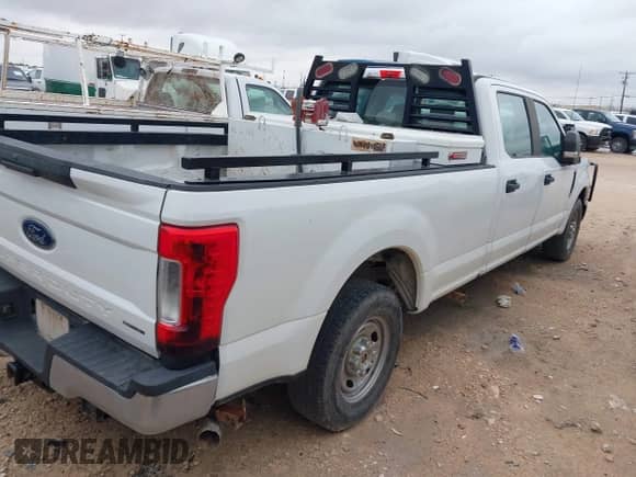 2019 Ford F-250 XL z VIN 1FT7W2A62KEC45366, wystawiony jako IAAI lot #42549198 z przebiegiem 111 729 mil mil oraz . Historia ofert i sprzedaży dostępna na DreamBid. Obrazek 4.