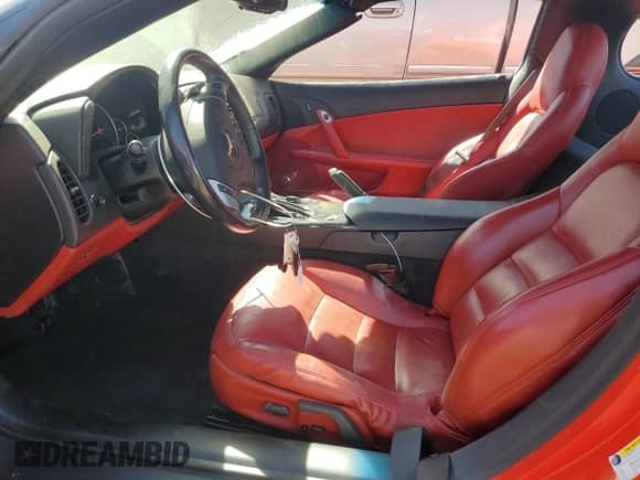2010 Chevrolet Corvette 2LT с VIN 1G1YF2DW1A5101458, выставлен на аукционе Copart как лот 53682255 с пробегом 77 023 миль миль и Списание • Salvage title. История ставок и продаж доступна на DreamBid. Изображение 7.