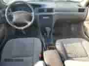 2001 Toyota Camry CE z VIN 4T1BG22K51U038103, wystawiony jako Copart lot #71917925 z przebiegiem 108 801 mil mil oraz Szkoda całkowita • Salvage title. Historia ofert i sprzedaży dostępna na DreamBid. Obrazek 8.