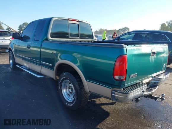 1997 Ford F-150 z VIN 2FTEX17L7VCA97950, wystawiony jako IAAI lot #43357532 z przebiegiem 266 609 mil mil oraz . Historia ofert i sprzedaży dostępna na DreamBid. Obrazek 3.