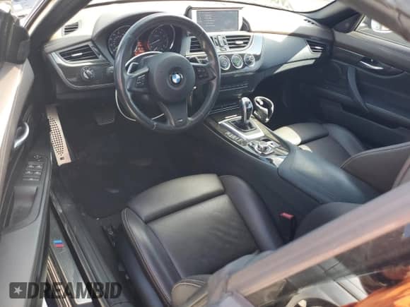2013 BMW Z4 sDrive35i with VIN WBALM7C58DE385458, listed as a Copart auction lot 77959004 with 43,616 mi miles and Salvage title. Bid and sale history available at DreamBid. Image 8.