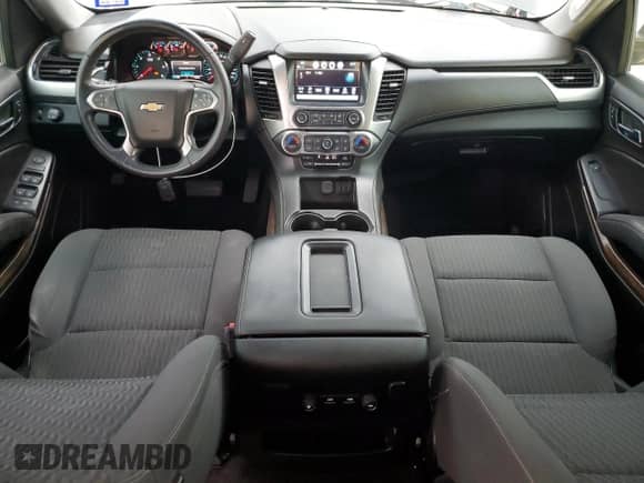 2018 Chevrolet Tahoe LS z VIN 1GNSCAKC7JR393867, wystawiony jako Copart lot #82560285 z przebiegiem 118 166 mil mil oraz Czysty tytuł • Clean title. Historia ofert i sprzedaży dostępna na DreamBid. Obrazek 8.