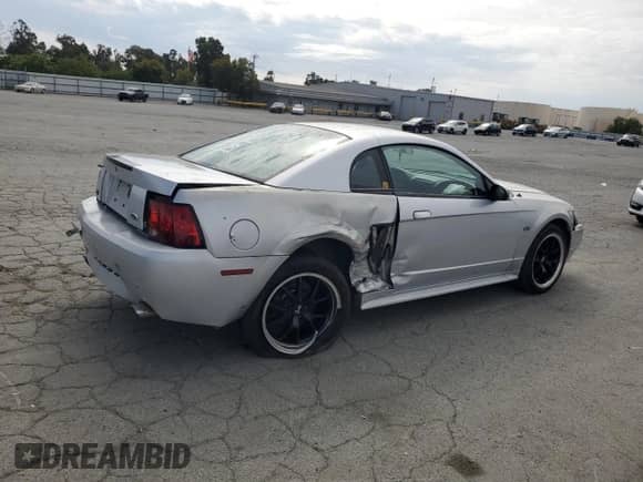 2001 Ford Mustang GT Deluxe с VIN 1FAFP42X81F229392, выставлен на аукционе Copart как лот 81474935 с пробегом 116 702 миль миль и Списание • Salvage title. История ставок и продаж доступна на DreamBid. Изображение 3.