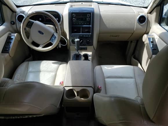 2010 Ford Explorer XLT с VIN 1FMEU7DE0AUA11028, выставлен на аукционе Copart как лот 80135835 с пробегом 133 746 миль миль и Списание • Salvage title. История ставок и продаж доступна на DreamBid. Изображение 8.