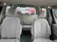 2014 Toyota Sienna LE z VIN 5TDJK3DC1ES075847, wystawiony jako Copart lot #71726405 z przebiegiem 330 561 mil mil oraz Szkoda całkowita • Salvage title. Historia ofert i sprzedaży dostępna na DreamBid. Obrazek 10.