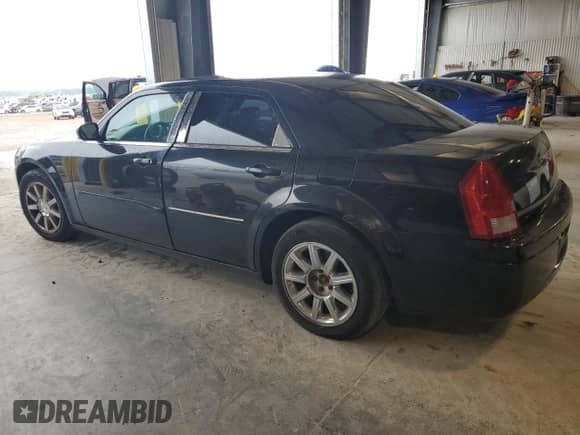 2006 Chrysler 300 with VIN 2C3KA43R56H470685, listed as a Copart auction lot 66457325 with 71,018 mi miles and Clean title. Bid and sale history available at DreamBid. Image 2.