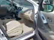 2012 Nissan Murano SV z VIN JN8AZ1MU3CW121043, wystawiony jako IAAI lot #43157729 z przebiegiem 63 050 mil mil oraz . Historia ofert i sprzedaży dostępna na DreamBid. Obrazek 5.