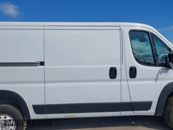 2023 Ram ProMaster Cargo z VIN 3C6LRVVG1PE606308, wystawiony jako IAAI lot #42824322 z przebiegiem 60 497 mil mil oraz . Historia ofert i sprzedaży dostępna na DreamBid. Obrazek 14.