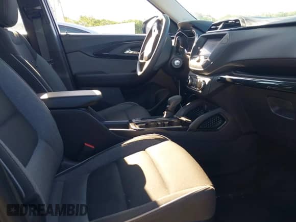 2021 Chevrolet TrailBlazer LS z VIN KL79MMS20MB134953, wystawiony jako IAAI lot #42334086 z przebiegiem 53 649 mil mil oraz . Historia ofert i sprzedaży dostępna na DreamBid. Obrazek 5.