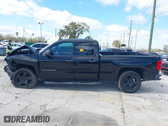 2015 Chevrolet Silverado 1500 Work Truck z VIN 1GCRCPEH5FZ409847, wystawiony jako IAAI lot #41639404 z przebiegiem 108 180 mil mil oraz . Historia ofert i sprzedaży dostępna na DreamBid. Obrazek 14.