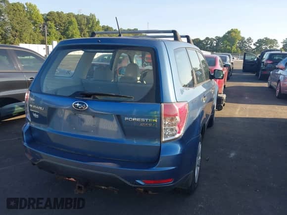 2010 Subaru Forester X z VIN JF2SH6AC2AG706376, wystawiony jako IAAI lot #42764996 z przebiegiem 129 490 mil mil oraz . Historia ofert i sprzedaży dostępna na DreamBid. Obrazek 4.