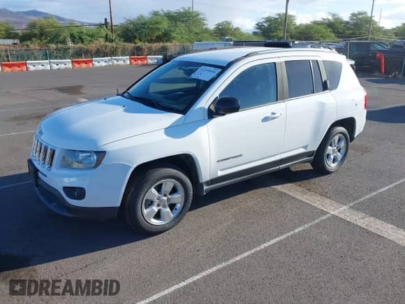 2014 Jeep Compass Sport z VIN 1C4NJCBA4ED881778, wystawiony jako IAAI lot #43359604 z przebiegiem 92 729 mil mil oraz . Historia ofert i sprzedaży dostępna na DreamBid. Obrazek 2.