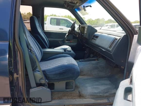 1993 Chevrolet Suburban с VIN 1GNFK16K6PJ387023, выставлен на аукционе IAAI как лот 42402770 с пробегом 215 888 миль миль и . История ставок и продаж доступна на DreamBid. Изображение 5.