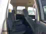 2005 Dodge 1500 SLT z VIN 1D7HU18D05J575646, wystawiony jako IAAI lot #43203572 z przebiegiem Nie podano mil oraz . Historia ofert i sprzedaży dostępna na DreamBid. Obrazek 8.