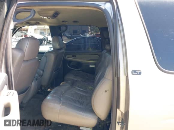 2000 Chevrolet Suburban LS with VIN 3GNEC16T9YG209014, listed as a IAAI auction lot 42687218 with 271,839 mi miles and . Bid and sale history available at DreamBid. Image 8.