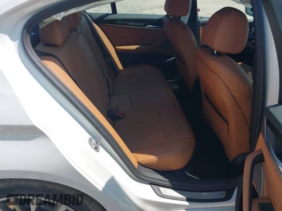 2021 BMW 5 Series 530i xDrive z VIN WBA13BJ07MWX06078, wystawiony jako IAAI lot #42591584 z przebiegiem 44 325 mil mil oraz . Historia ofert i sprzedaży dostępna na DreamBid. Obrazek 8.