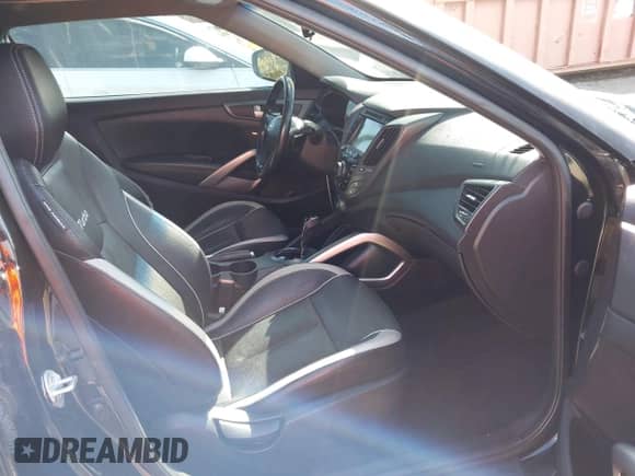 2013 Hyundai Veloster Turbo с VIN KMHTC6AE8DU156928, выставлен на аукционе IAAI как лот 43471857 с пробегом 103 265 миль миль и . История ставок и продаж доступна на DreamBid. Изображение 5.