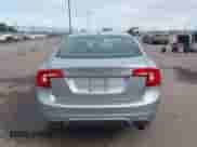 2017 Volvo S60 Dynamic с VIN YV140MTLXH2435391, выставлен на аукционе IAAI как лот 43187143 с пробегом 88 666 миль миль и . История ставок и продаж доступна на DreamBid. Изображение 16.