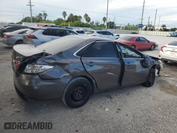 2015 Toyota Camry SE z VIN 4T1BF1FK1FU926166, wystawiony jako Copart lot #83808755 z przebiegiem Nie podano mil oraz Nie do naprawy • Non repairable. Historia ofert i sprzedaży dostępna na DreamBid. Obrazek 3.