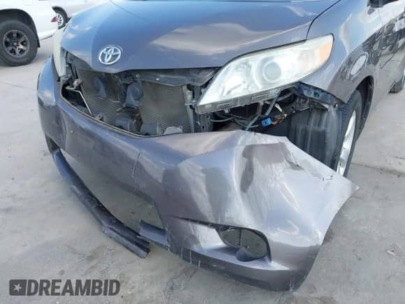 2012 Toyota Sienna LE с VIN 5TDKK3DC2CS180463, выставлен на аукционе IAAI как лот 43250009 с пробегом 127 980 миль миль и . История ставок и продаж доступна на DreamBid. Изображение 6.