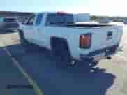 2017 GMC Sierra 1500 SLT z VIN 1GTV2NEJ3HZ146009, wystawiony jako IAAI lot #43461744 z przebiegiem 116 212 mil mil oraz . Historia ofert i sprzedaży dostępna na DreamBid. Obrazek 3.