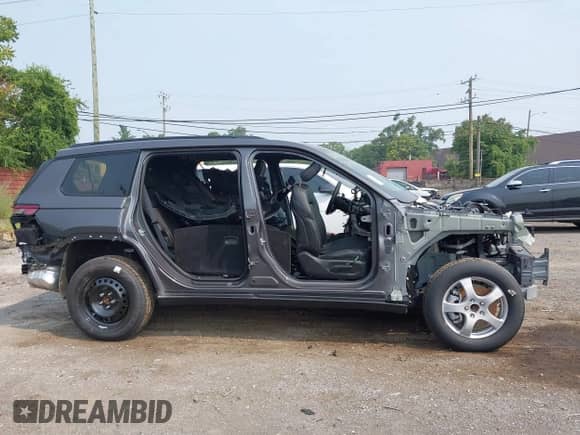 2025 Jeep Grand Cherokee Altitude X with VIN 1C4RJKAG3S8683070, listed as a IAAI auction lot 42901019 with Not provided miles and . Bid and sale history available at DreamBid. Image 12.