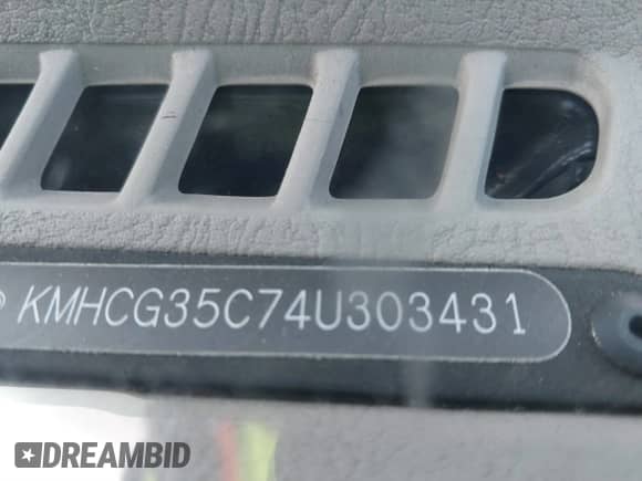 2004 Hyundai Accent GL z VIN KMHCG35C74U303431, wystawiony jako IAAI lot #41725717 z przebiegiem 211 893 mil mil oraz . Historia ofert i sprzedaży dostępna na DreamBid. Obrazek 14.