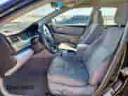 2017 Toyota Camry XLE z VIN 4T1BF1FK6HU769821, wystawiony jako Copart lot #69272995 z przebiegiem 121 113 mil mil oraz Czysty tytuł • Clean title. Historia ofert i sprzedaży dostępna na DreamBid. Obrazek 7.