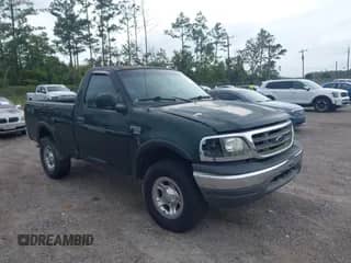 2002 Ford F-150 XL с VIN 1FTRF18L72NB55841, выставлен на аукционе IAAI как лот 43467617 с пробегом 175 289 миль миль и . История ставок и продаж доступна на DreamBid. Изображение 1.