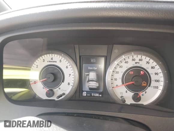 2015 Toyota Sienna SE with VIN 5TDXK3DC3FS558896, listed as a IAAI auction lot 40546295 with 91,686 mi miles and . Bid and sale history available at DreamBid. Image 7.