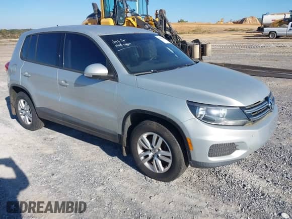2012 Volkswagen Tiguan S с VIN WVGAV7AX1CW586635, выставлен на аукционе IAAI как лот 43473197 с пробегом 122 305 миль миль и . История ставок и продаж доступна на DreamBid. Изображение 1.