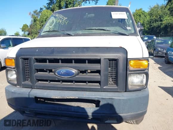 2009 Ford Econoline Cargo Commercial z VIN 1FTNE24W19DA72591, wystawiony jako IAAI lot #43074984 z przebiegiem 239 039 mil mil oraz . Historia ofert i sprzedaży dostępna na DreamBid. Obrazek 15.