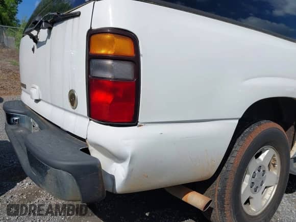 2006 Chevrolet Suburban Z71 with VIN 3GNFK16Z46G103093, listed as a IAAI auction lot 42179947 with 211,301 mi miles and . Bid and sale history available at DreamBid. Image 12.