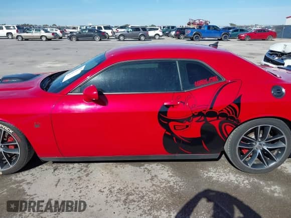 2016 Dodge Challenger R/T Scat Pack z VIN 2C3CDZFJXGH345584, wystawiony jako IAAI lot #41305690 z przebiegiem 49 994 mil mil oraz . Historia ofert i sprzedaży dostępna na DreamBid. Obrazek 14.