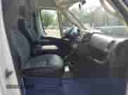 2021 Ram ProMaster Cargo z VIN 3C6MRVJG9ME577193, wystawiony jako IAAI lot #42634966 z przebiegiem 41 892 mil mil oraz . Historia ofert i sprzedaży dostępna na DreamBid. Obrazek 5.