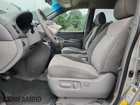 2010 Toyota Sienna CE z VIN 5TDKK4CC2AS297884, wystawiony jako Copart lot #67843815 z przebiegiem 171 954 mil mil oraz Szkoda całkowita • Salvage title. Historia ofert i sprzedaży dostępna na DreamBid. Obrazek 7.