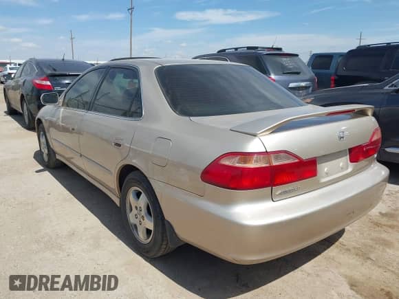 2000 Honda Accord EX with VIN 1HGCG1654YA080878, listed as a IAAI auction lot 43235559 with 226,898 mi miles and . Bid and sale history available at DreamBid. Image 3.