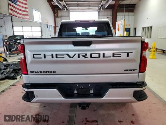 2020 Chevrolet Silverado 1500 RST z VIN 1GCRYEEK1LZ257675, wystawiony jako Copart lot #66754924 z przebiegiem 114 282 mil mil oraz Szkoda całkowita • Salvage title. Historia ofert i sprzedaży dostępna na DreamBid. Obrazek 6.