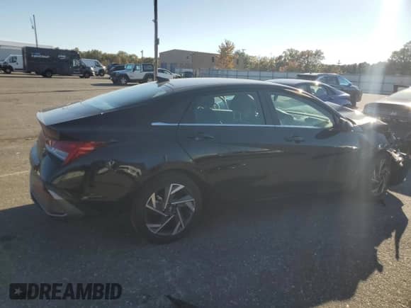 2025 Hyundai Elantra SEL Convenience z VIN KMHLS4DG2SU997645, wystawiony jako Copart lot #89546485 z przebiegiem 12 525 mil mil oraz Nie do naprawy • Non repairable. Historia ofert i sprzedaży dostępna na DreamBid. Obrazek 3.