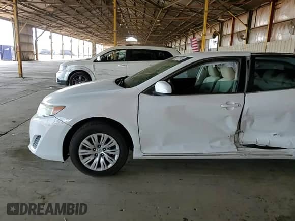 2014 Toyota Camry LE with VIN 4T4BF1FK0ER400843, listed as a Copart auction lot 82128905 with 98,473 mi miles and Salvage title. Bid and sale history available at DreamBid. Image 13.